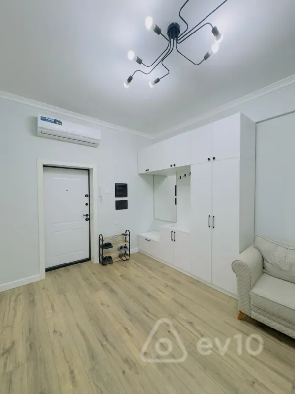 Kirayə verilir 3 otaqlı yeni tikili 140 m²