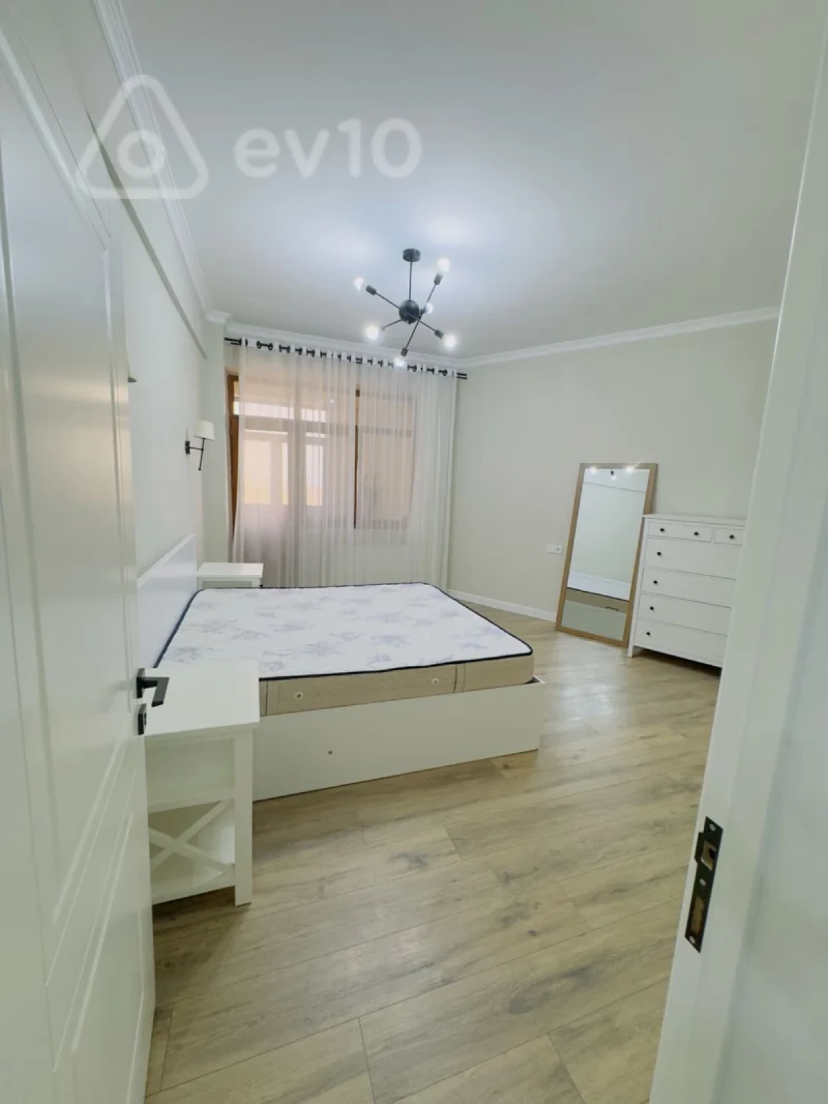 Kirayə verilir 3 otaqlı yeni tikili 140 m²