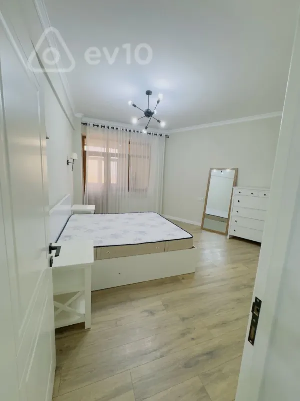 Kirayə verilir 3 otaqlı yeni tikili 140 m²