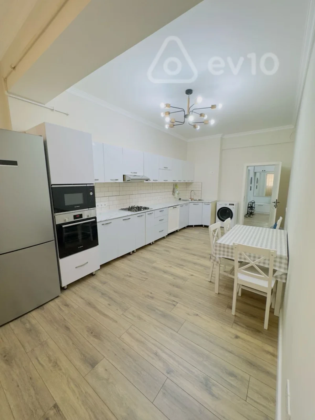 Kirayə verilir 3 otaqlı yeni tikili 140 m²