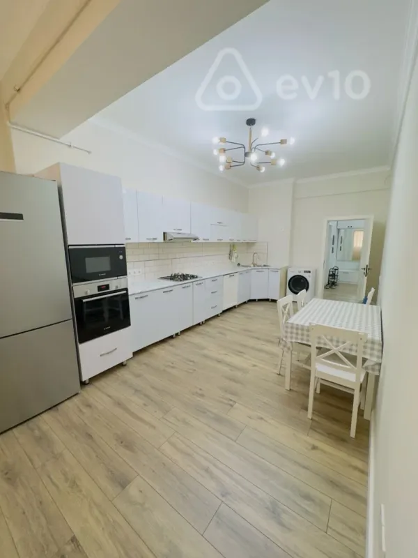 Kirayə verilir 3 otaqlı yeni tikili 140 m²