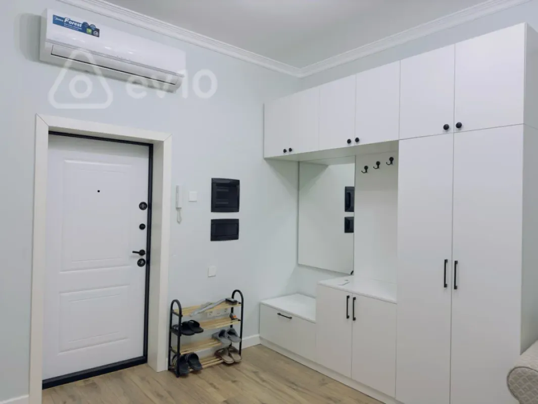 Kirayə verilir 3 otaqlı yeni tikili 140 m²