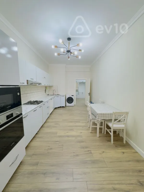 Kirayə verilir 3 otaqlı yeni tikili 140 m²