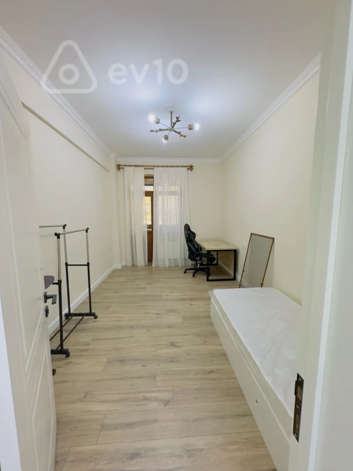 Kirayə verilir 3 otaqlı yeni tikili 140 m²