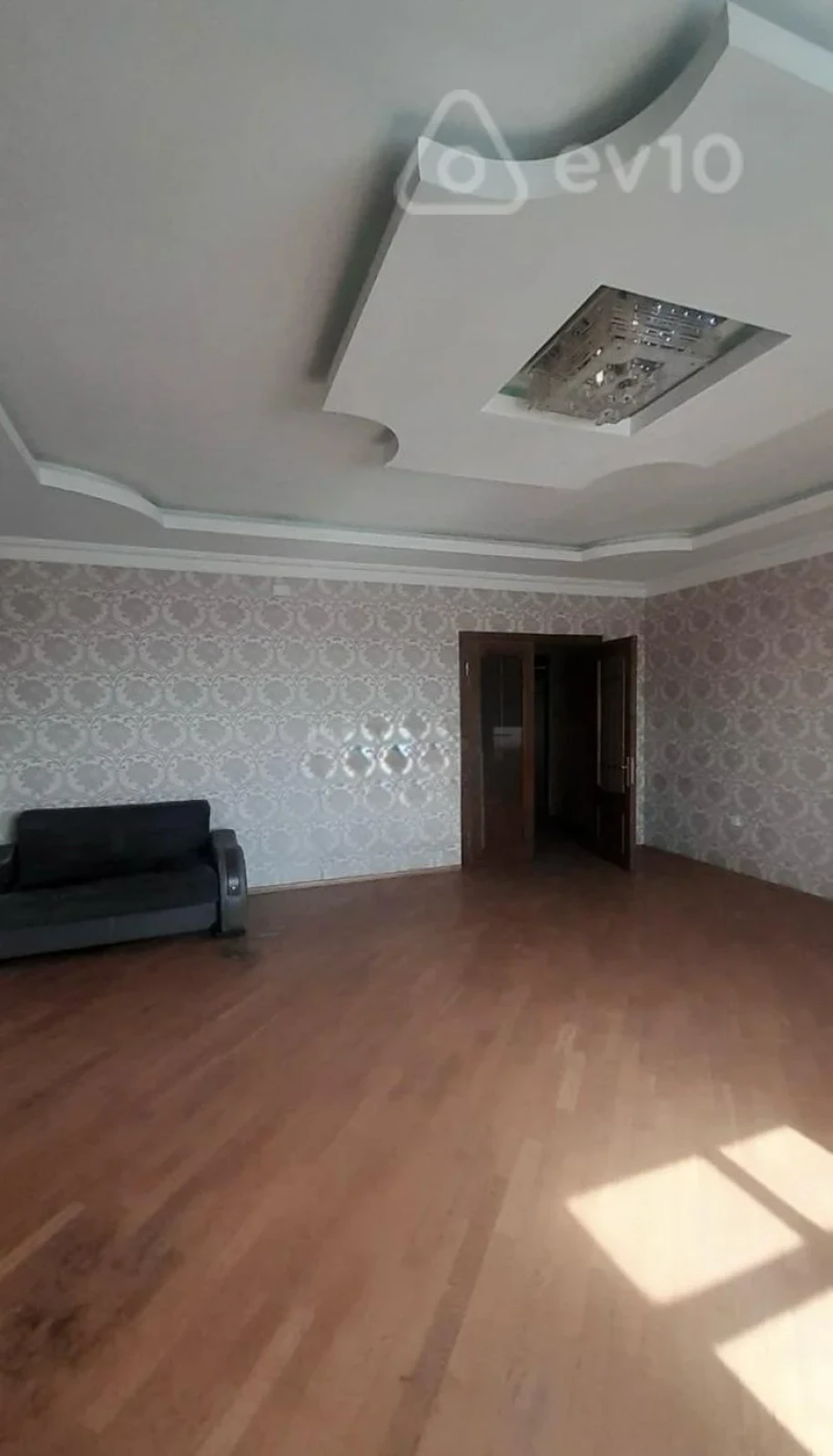 Satılır 3 otaqlı yeni tikili 135 m²