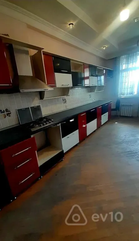 Satılır 3 otaqlı yeni tikili 135 m²