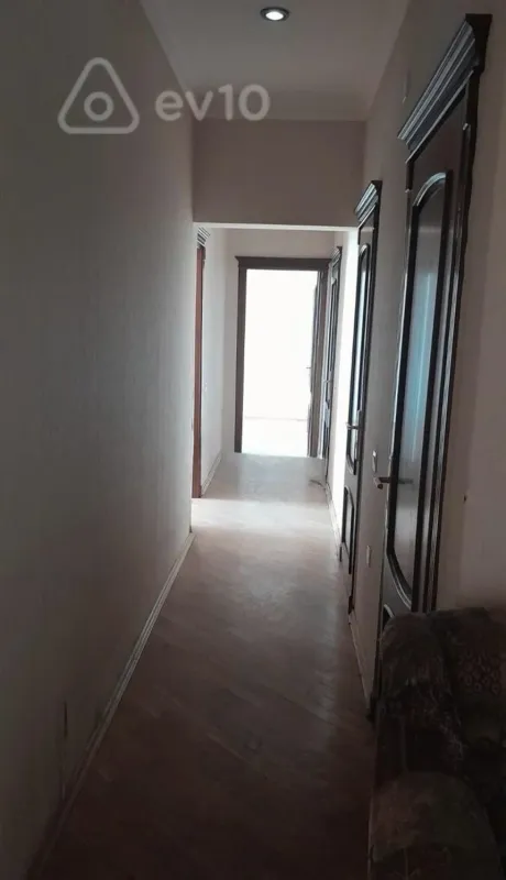 Satılır 3 otaqlı yeni tikili 135 m²