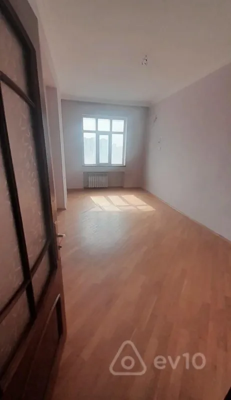 Satılır 3 otaqlı yeni tikili 135 m²