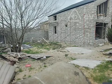 Satılır 4 otaqlı həyət evi 245 m²