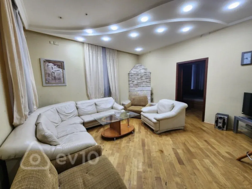 Kirayə verilir 3 otaqlı köhnə tikili 90 m²