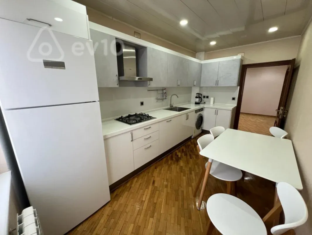 Kirayə verilir 3 otaqlı yeni tikili 100 m²