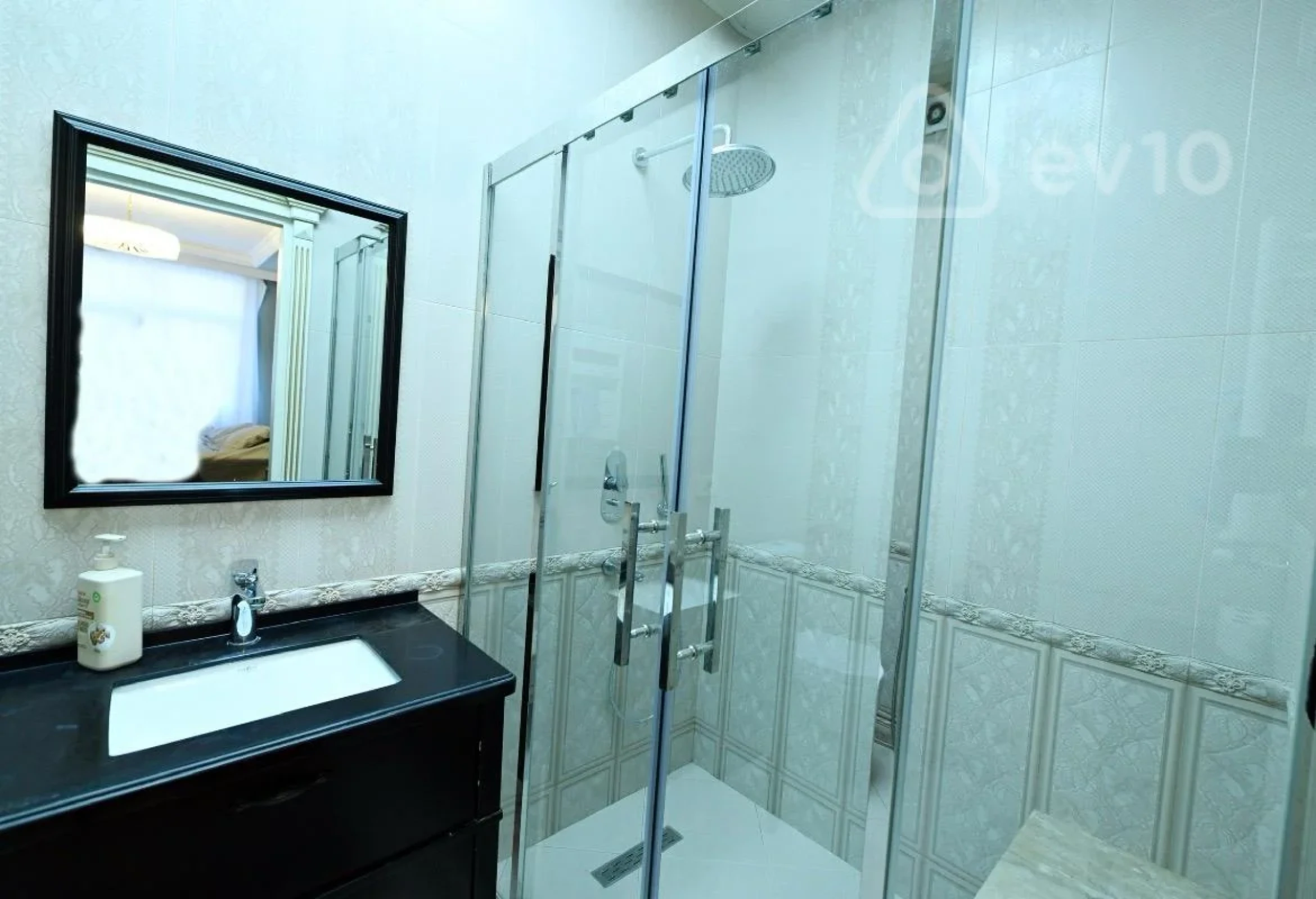 Kirayə verilir 3 otaqlı yeni tikili 140 m²