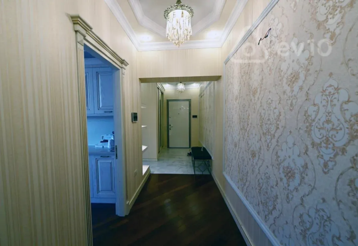 Kirayə verilir 3 otaqlı yeni tikili 140 m²