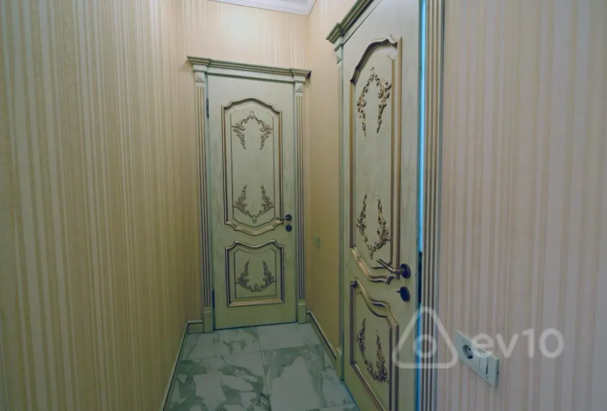 Kirayə verilir 3 otaqlı yeni tikili 140 m²