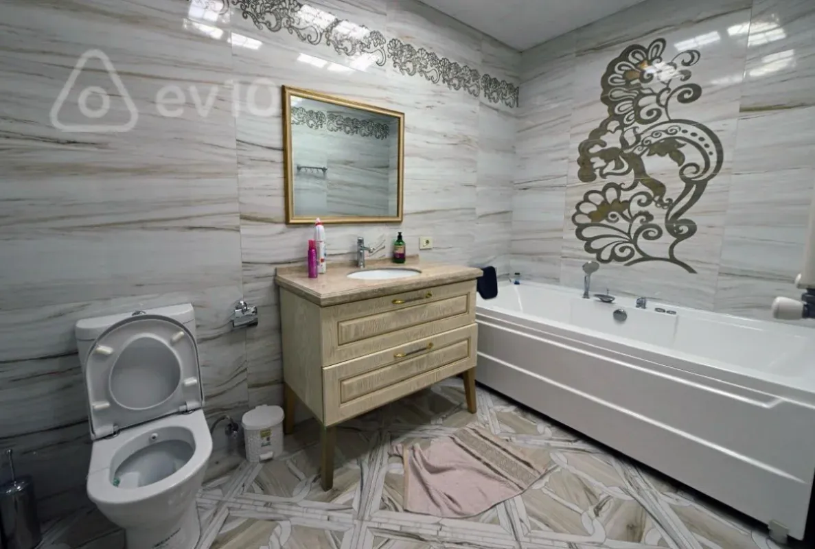 Kirayə verilir 3 otaqlı yeni tikili 140 m²