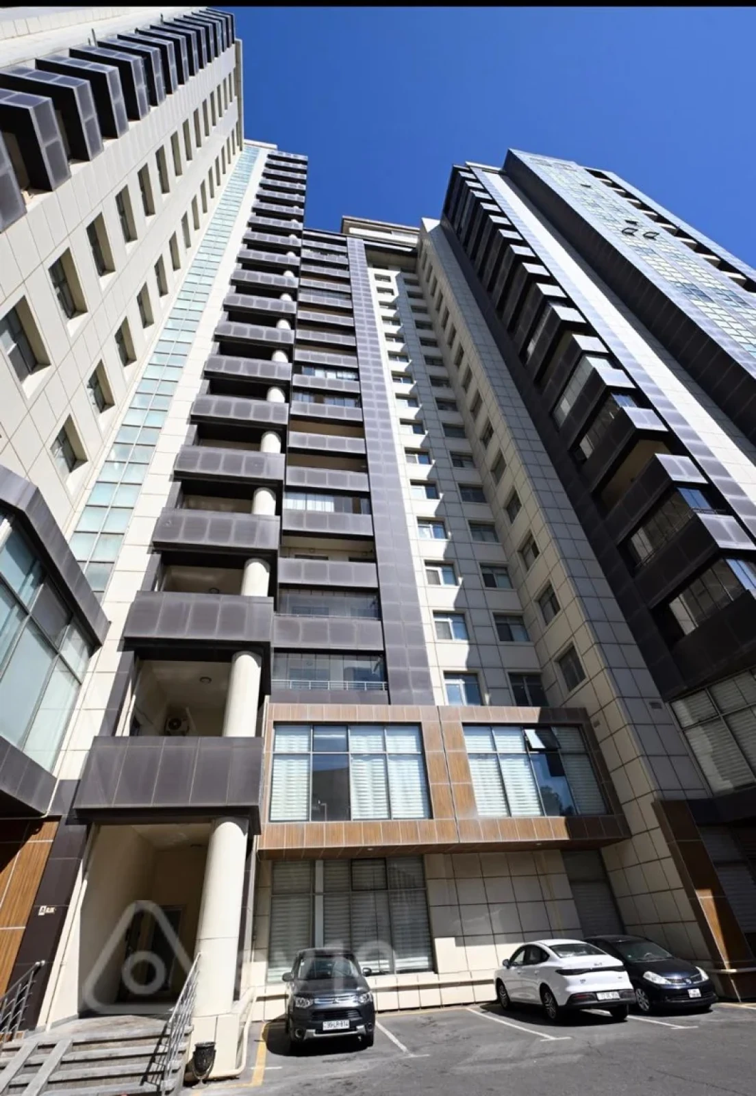 Kirayə verilir 3 otaqlı yeni tikili 140 m²