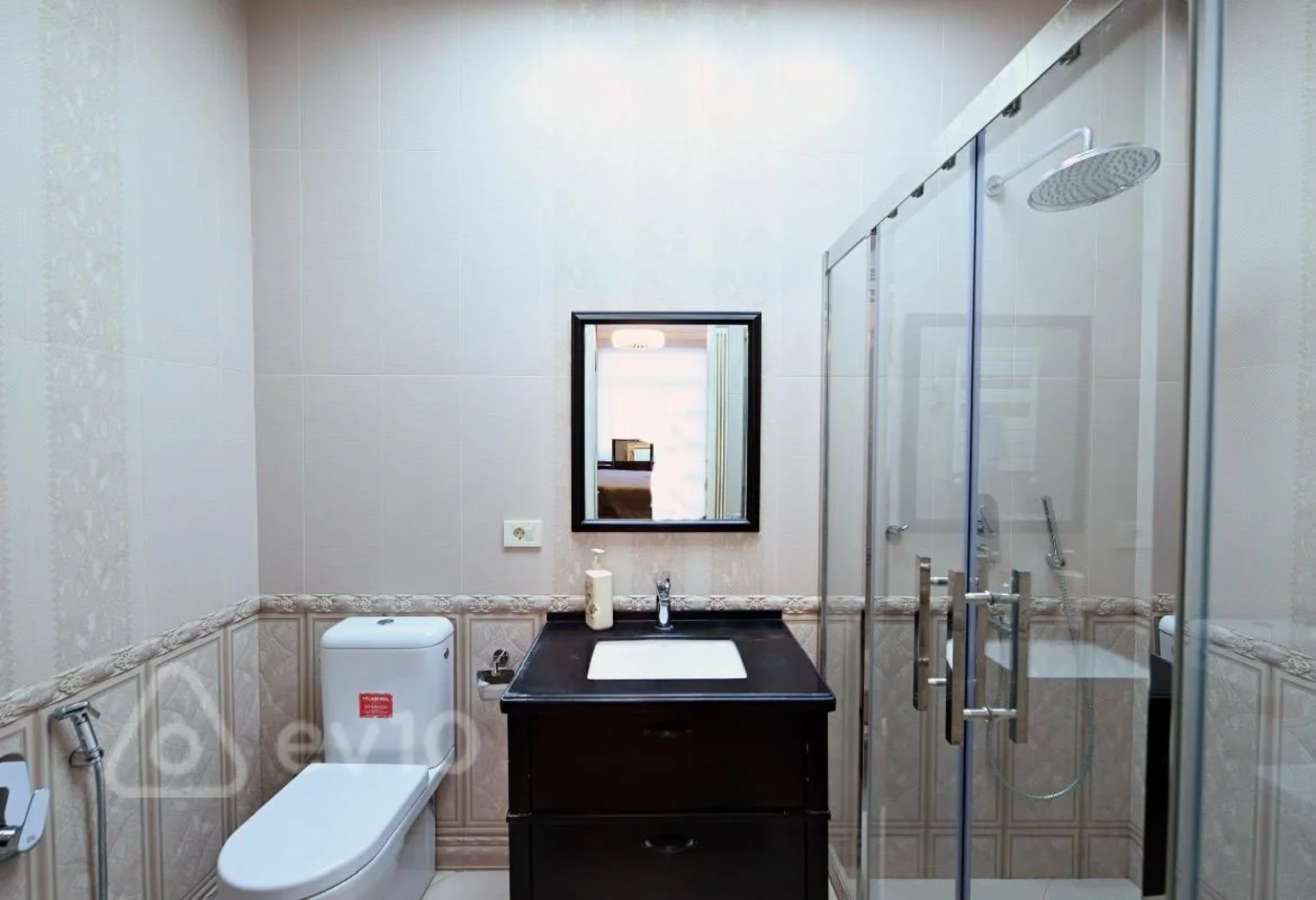 Kirayə verilir 3 otaqlı yeni tikili 140 m²