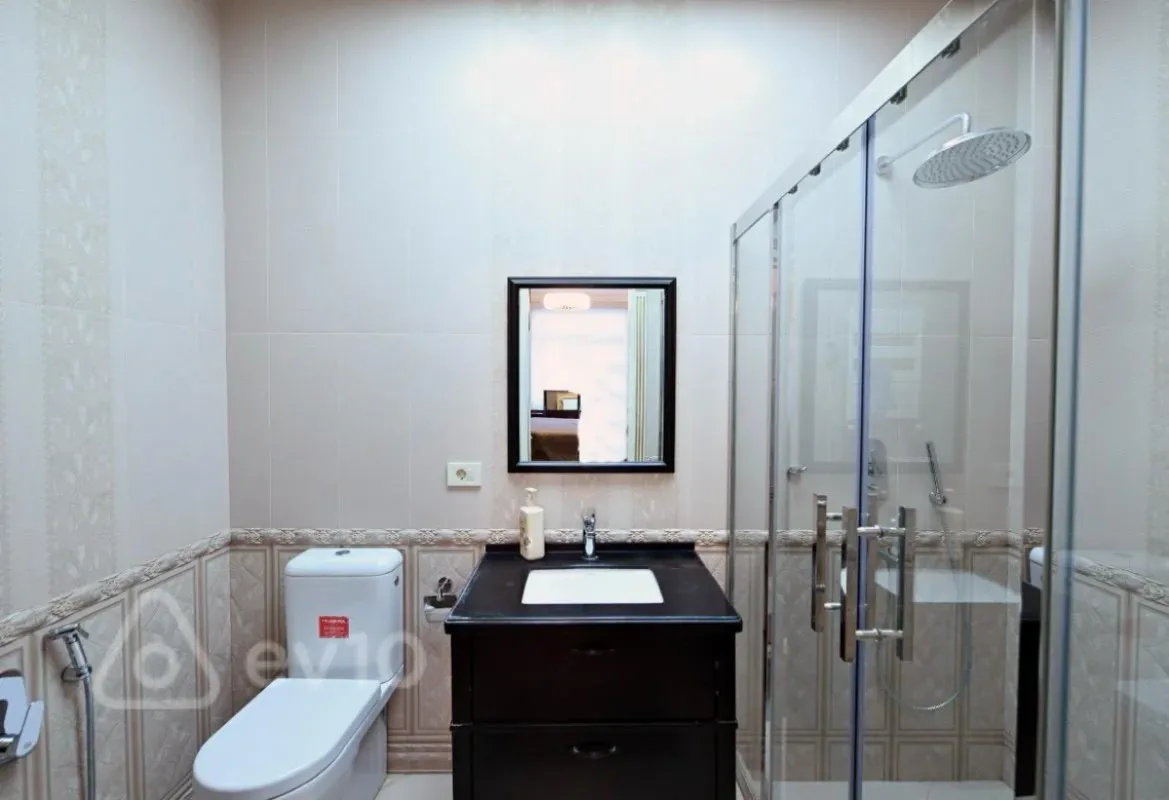 Kirayə verilir 3 otaqlı yeni tikili 140 m²