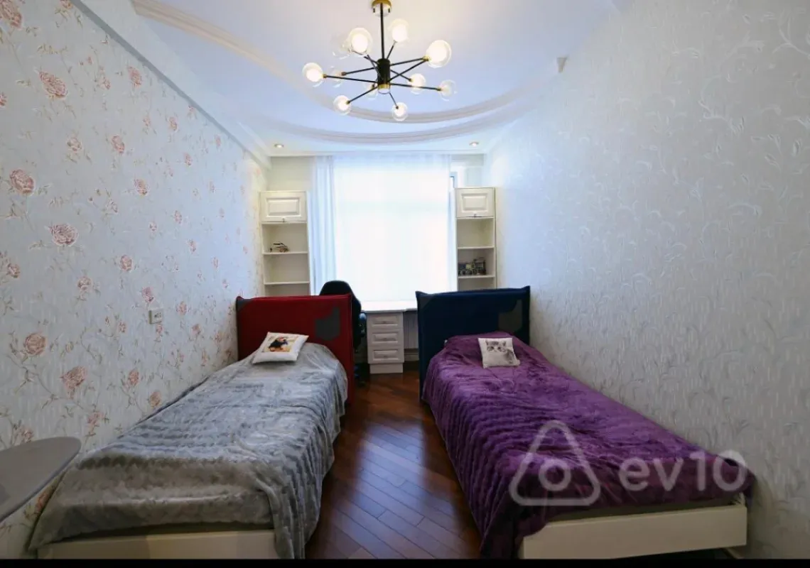 Kirayə verilir 3 otaqlı yeni tikili 140 m²