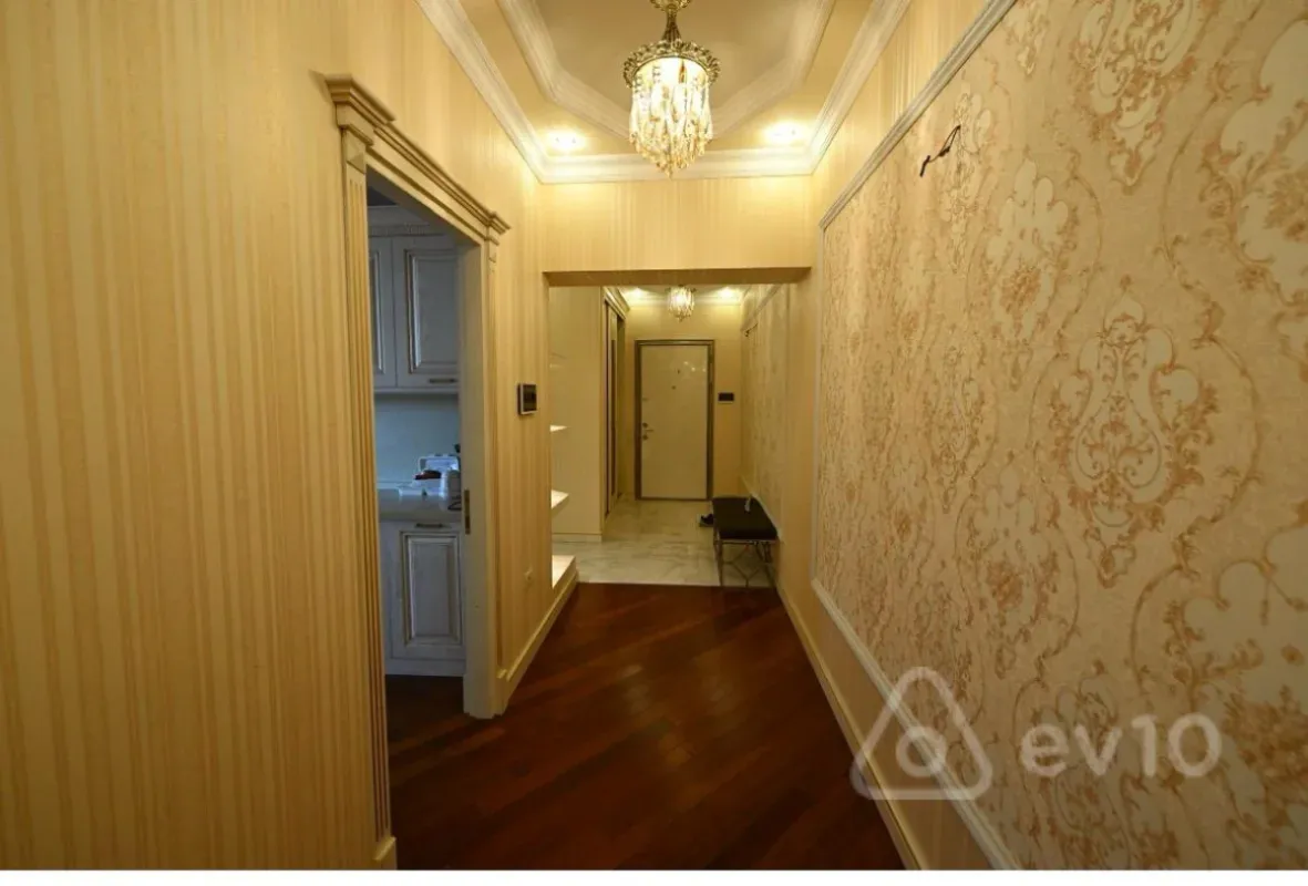 Kirayə verilir 3 otaqlı yeni tikili 140 m²