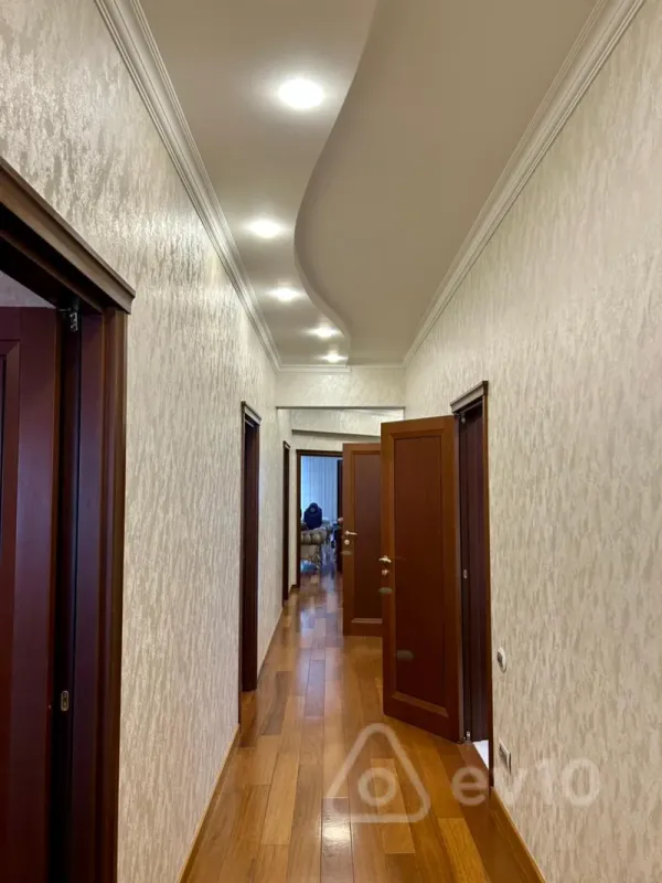 Satılır 5 otaqlı yeni tikili 250 m²