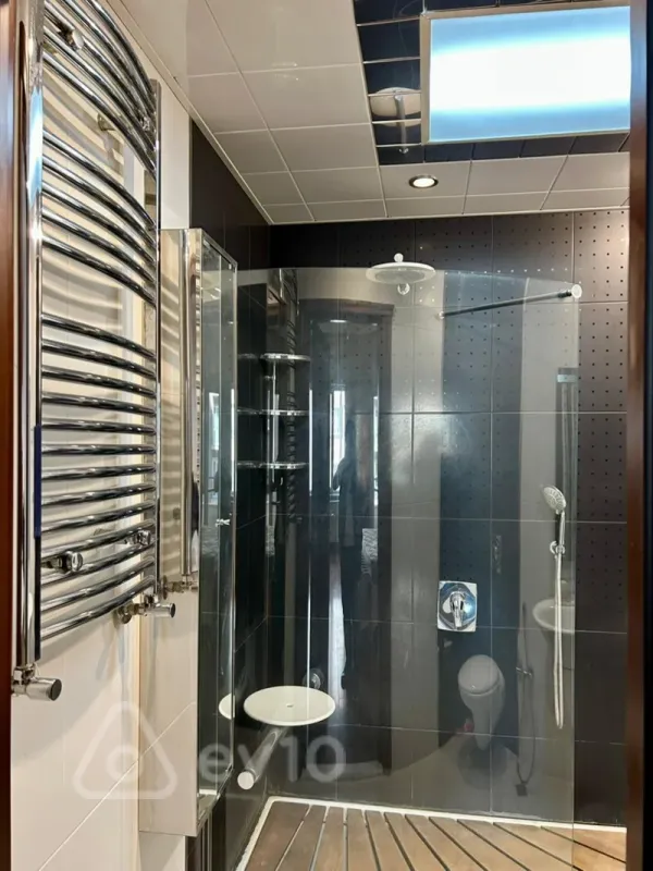 Satılır 5 otaqlı yeni tikili 250 m²