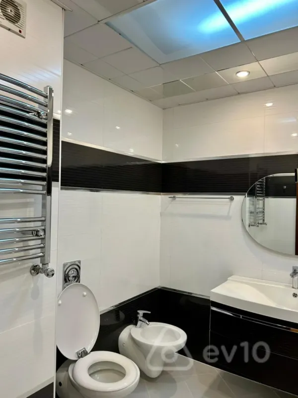 Satılır 5 otaqlı yeni tikili 250 m²