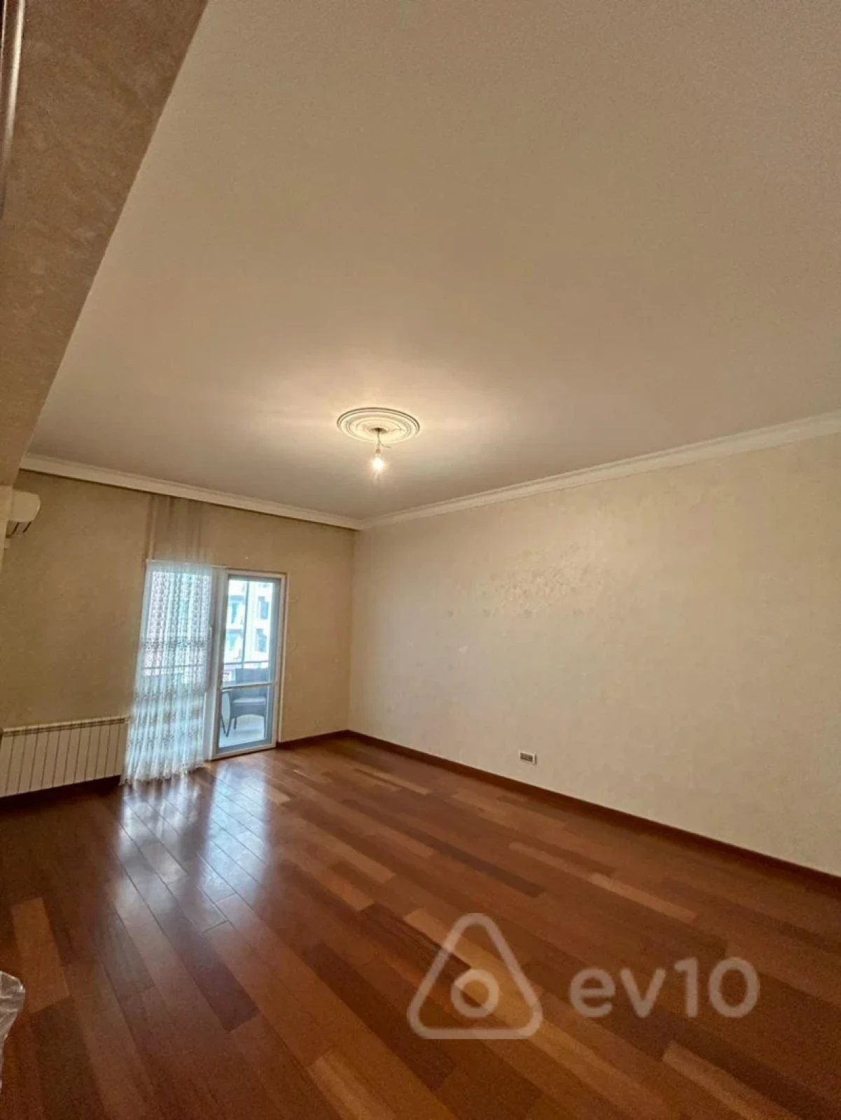 Satılır 5 otaqlı yeni tikili 250 m²