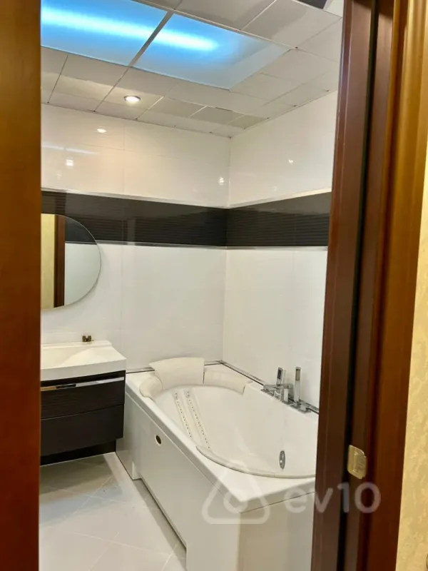 Satılır 5 otaqlı yeni tikili 250 m²