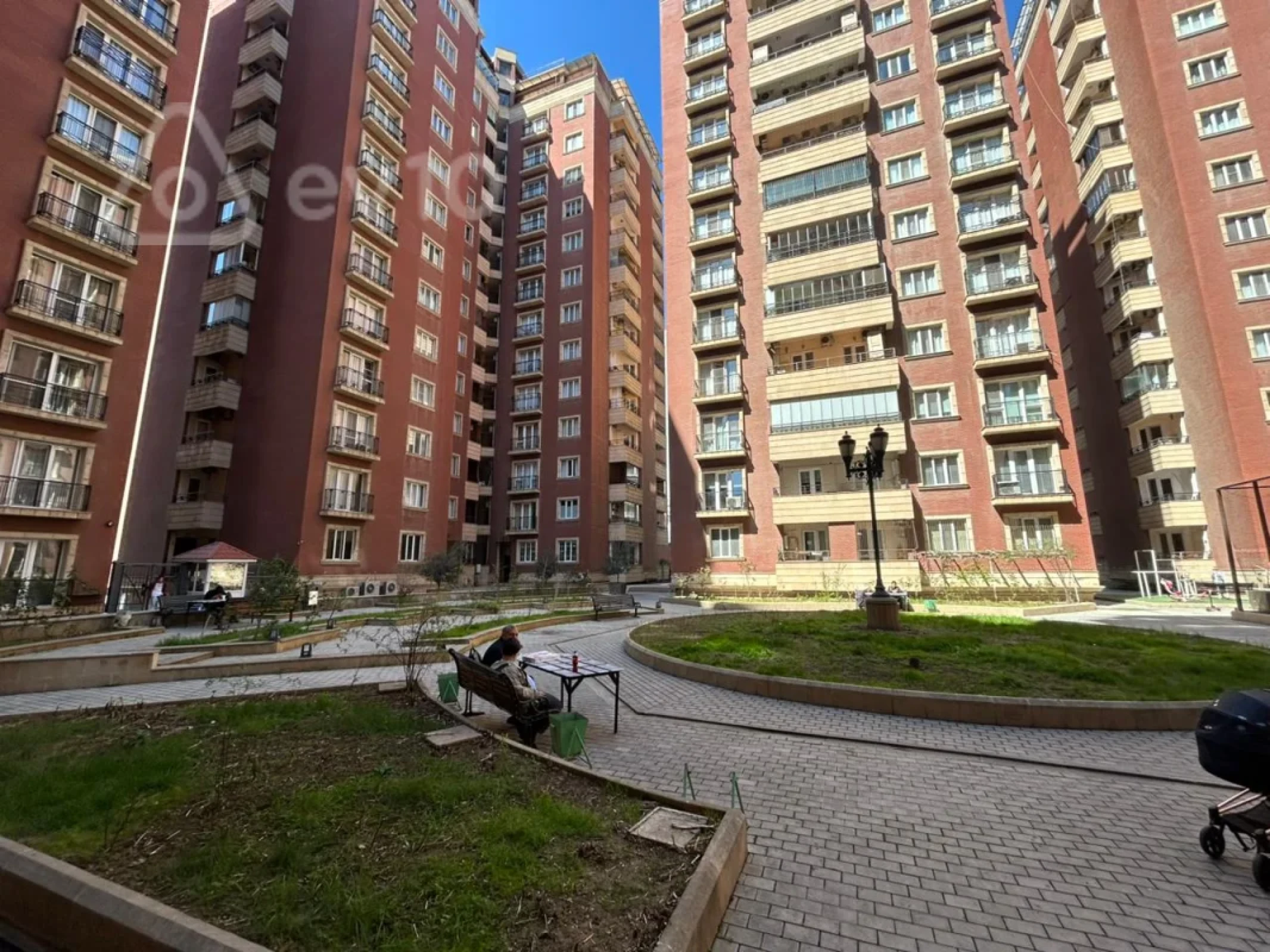 Satılır 5 otaqlı yeni tikili 250 m²