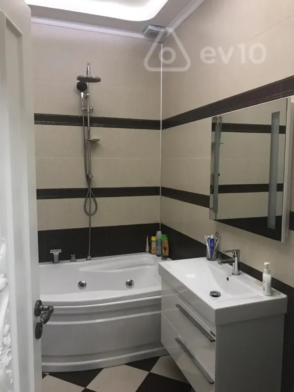 Satılır 3 otaqlı yeni tikili 150 m²