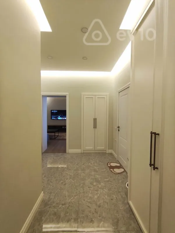 Kirayə verilir 2 otaqlı yeni tikili 70 m²