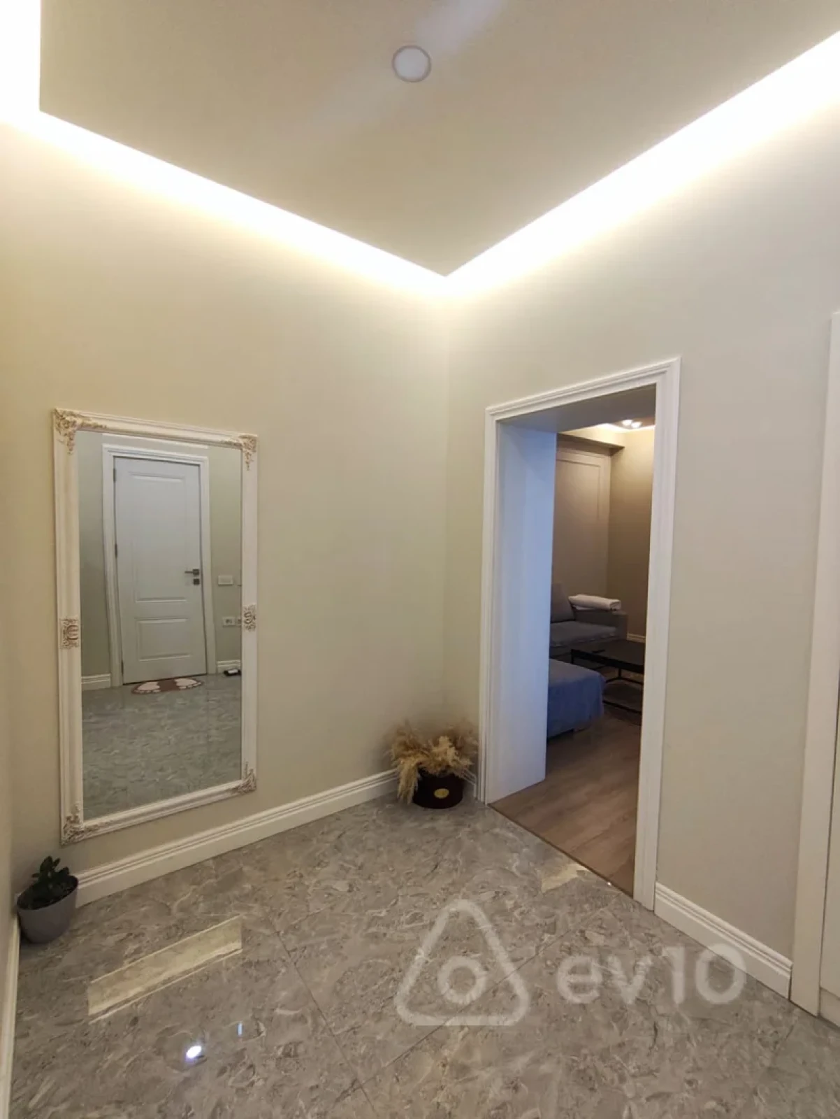 Kirayə verilir 2 otaqlı yeni tikili 70 m²