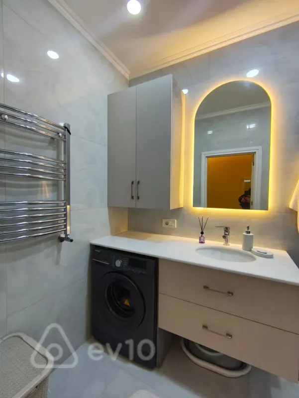 Kirayə verilir 2 otaqlı yeni tikili 70 m²