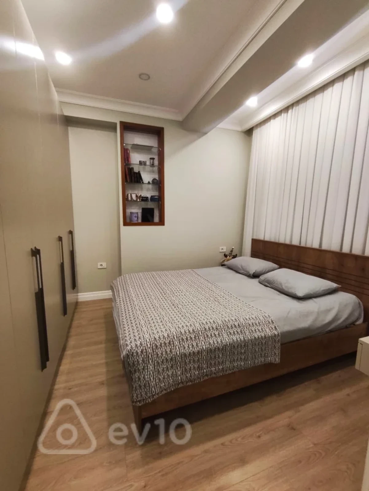Kirayə verilir 2 otaqlı yeni tikili 70 m²