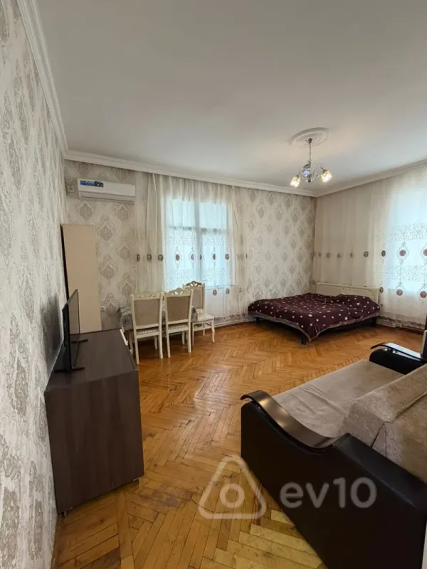 Kirayə verilir 1 otaqlı köhnə tikili 40 m²