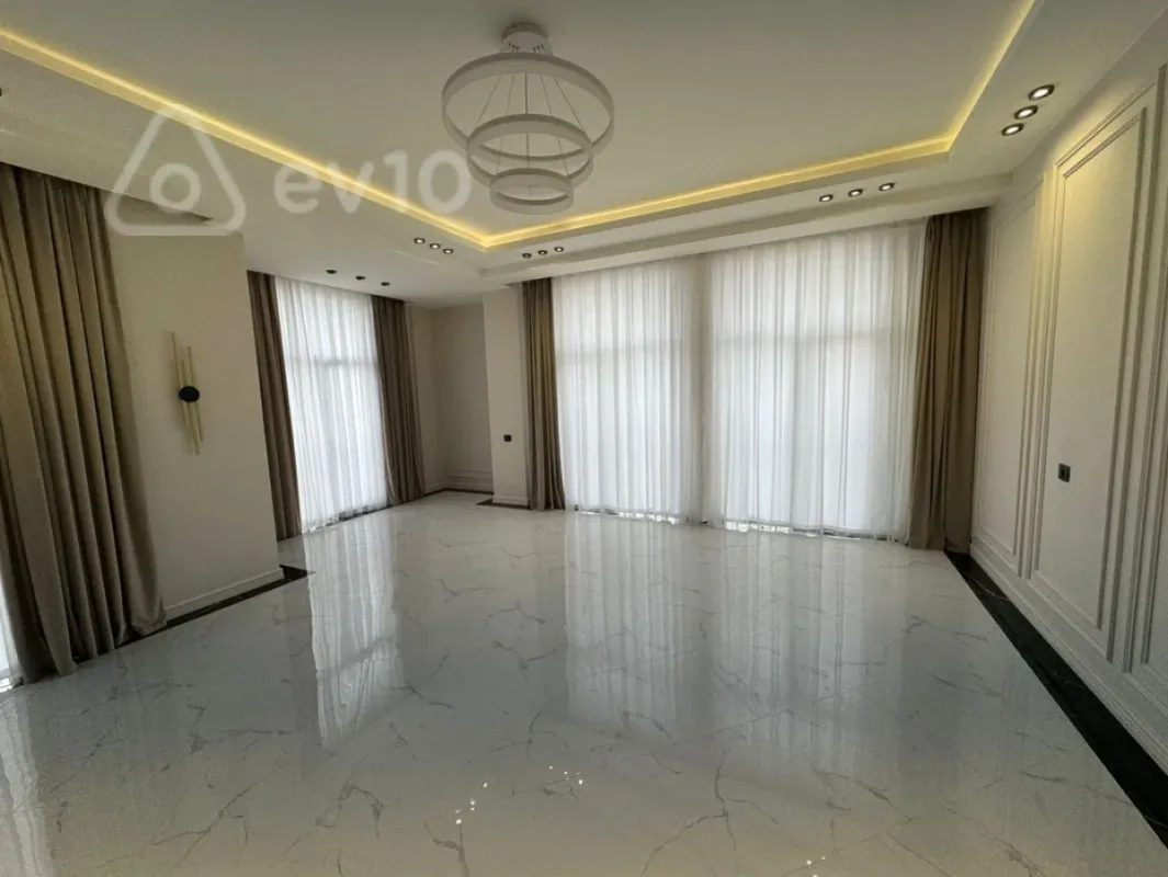 Satılır 3 otaqlı yeni tikili 132 m²