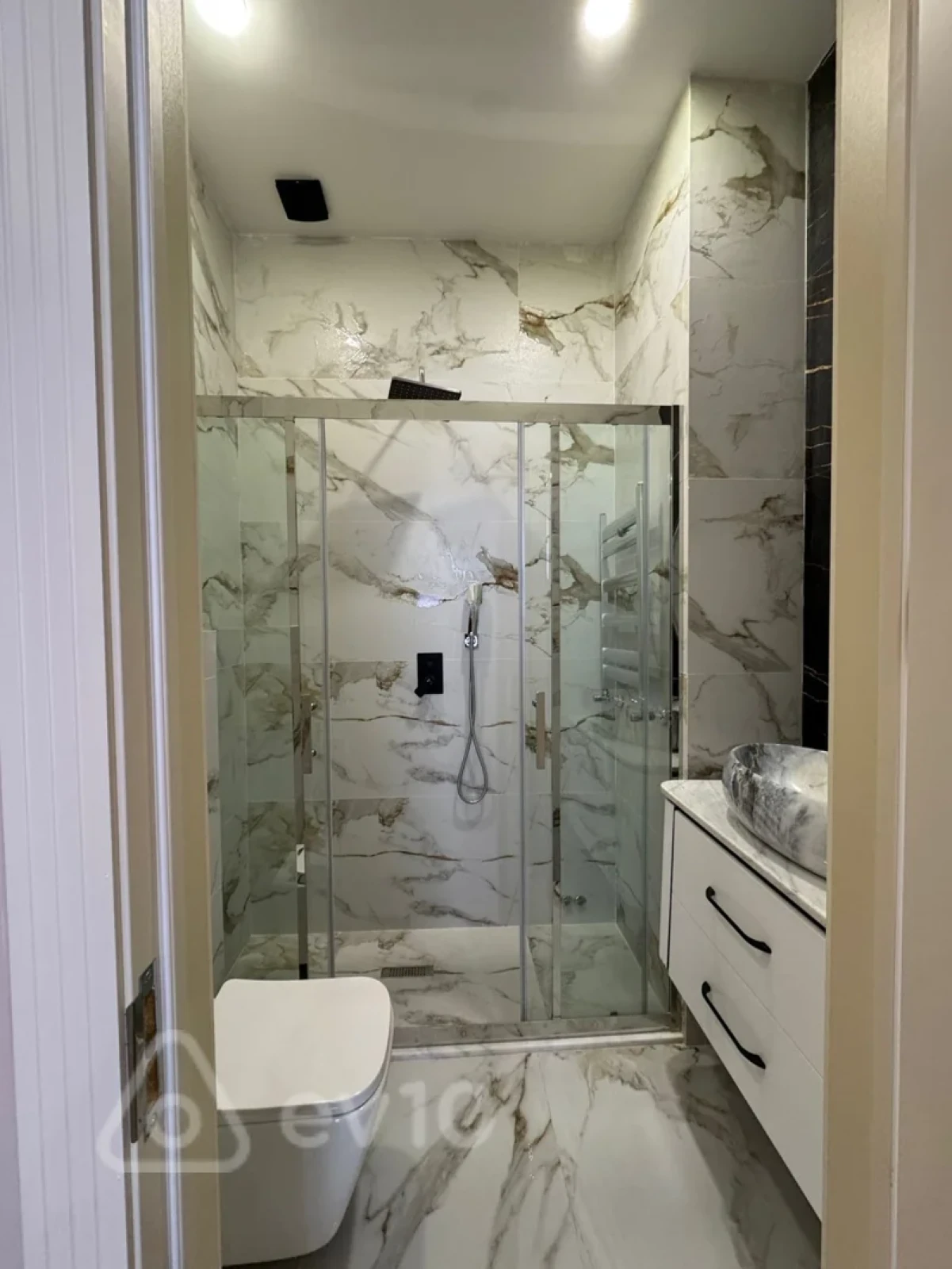 Satılır 3 otaqlı yeni tikili 132 m²