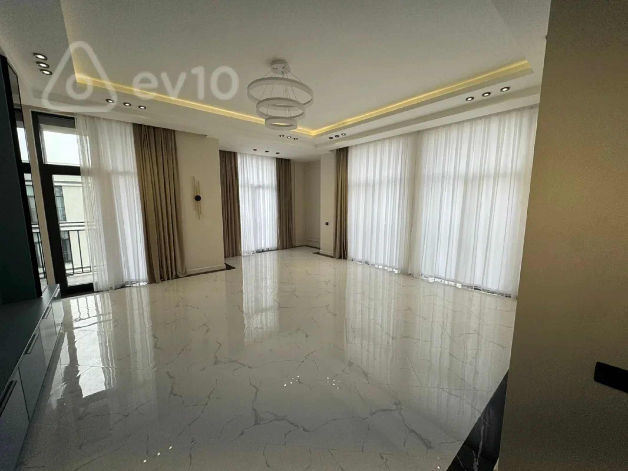 Satılır 3 otaqlı yeni tikili 132 m²
