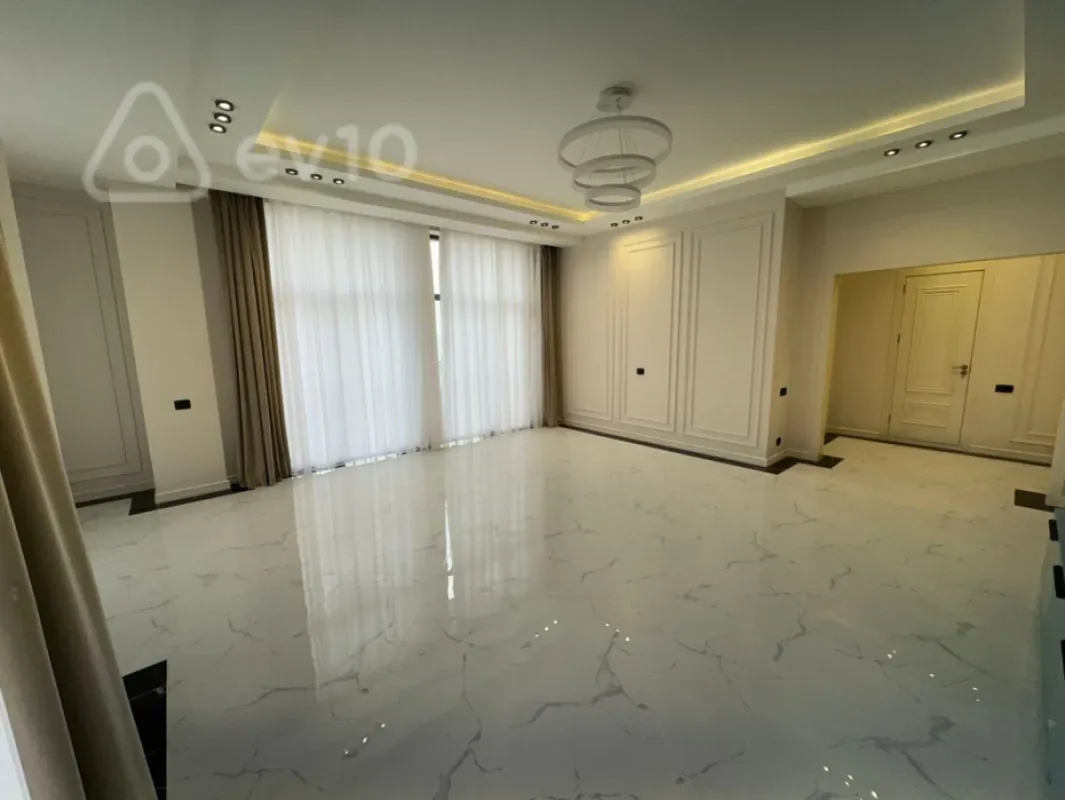 Satılır 3 otaqlı yeni tikili 132 m²