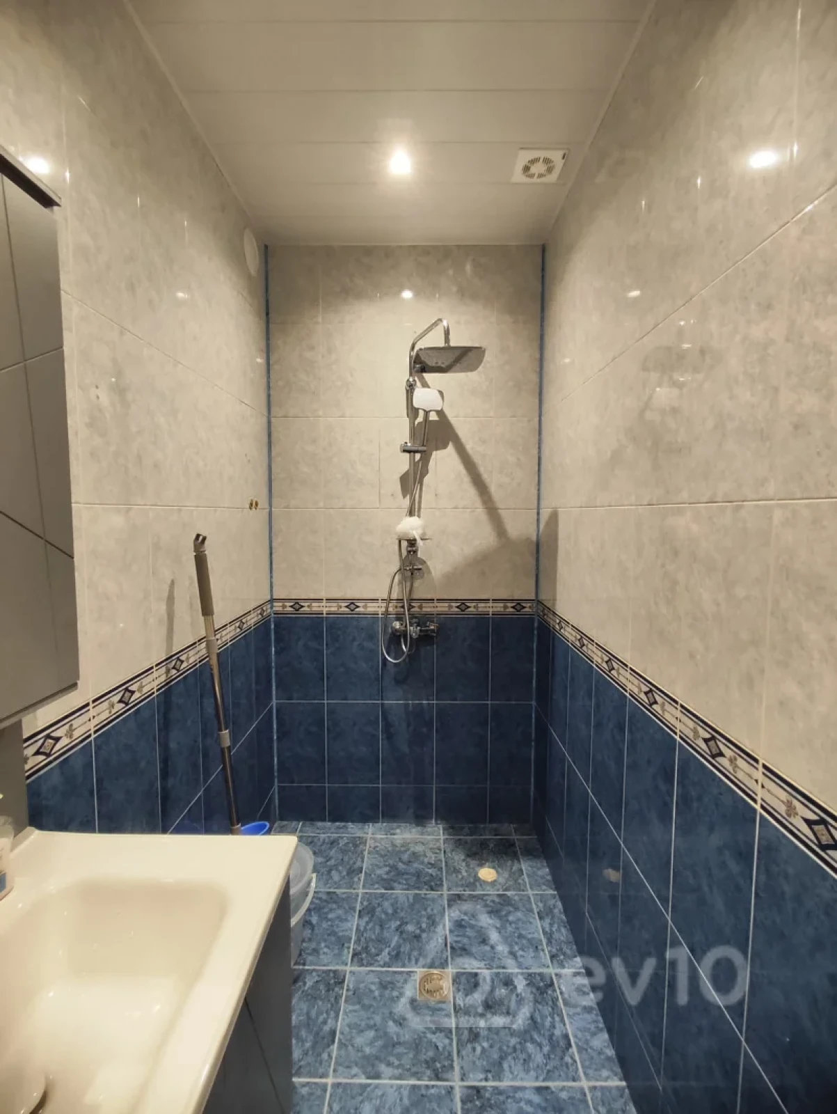 Satılır 2 otaqlı köhnə tikili 64 m²