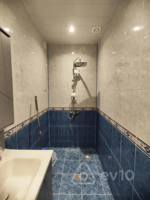 Satılır 2 otaqlı köhnə tikili 64 m²