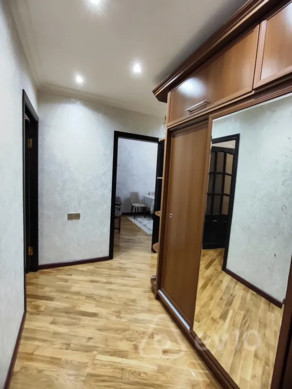 Satılır 2 otaqlı köhnə tikili 64 m²