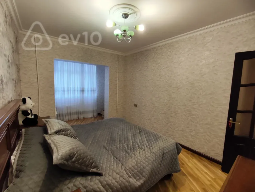 Satılır 2 otaqlı köhnə tikili 64 m²