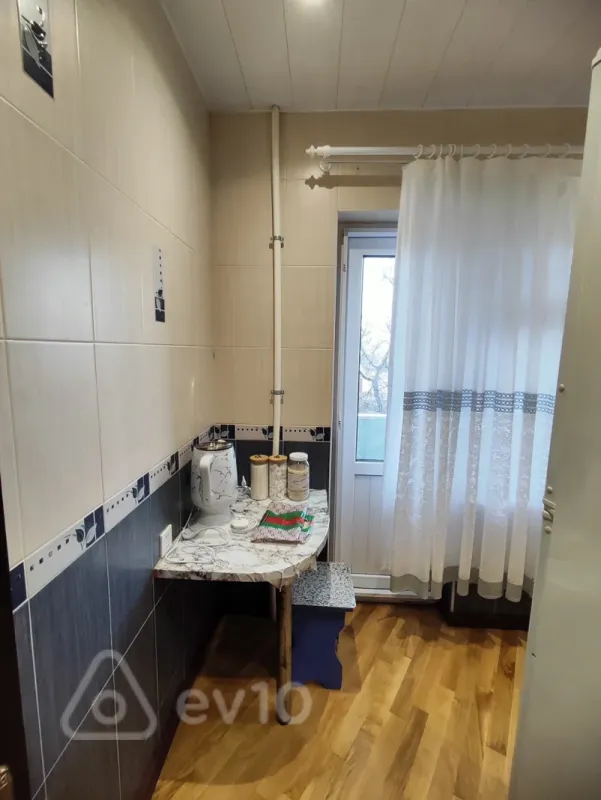 Satılır 2 otaqlı köhnə tikili 64 m²