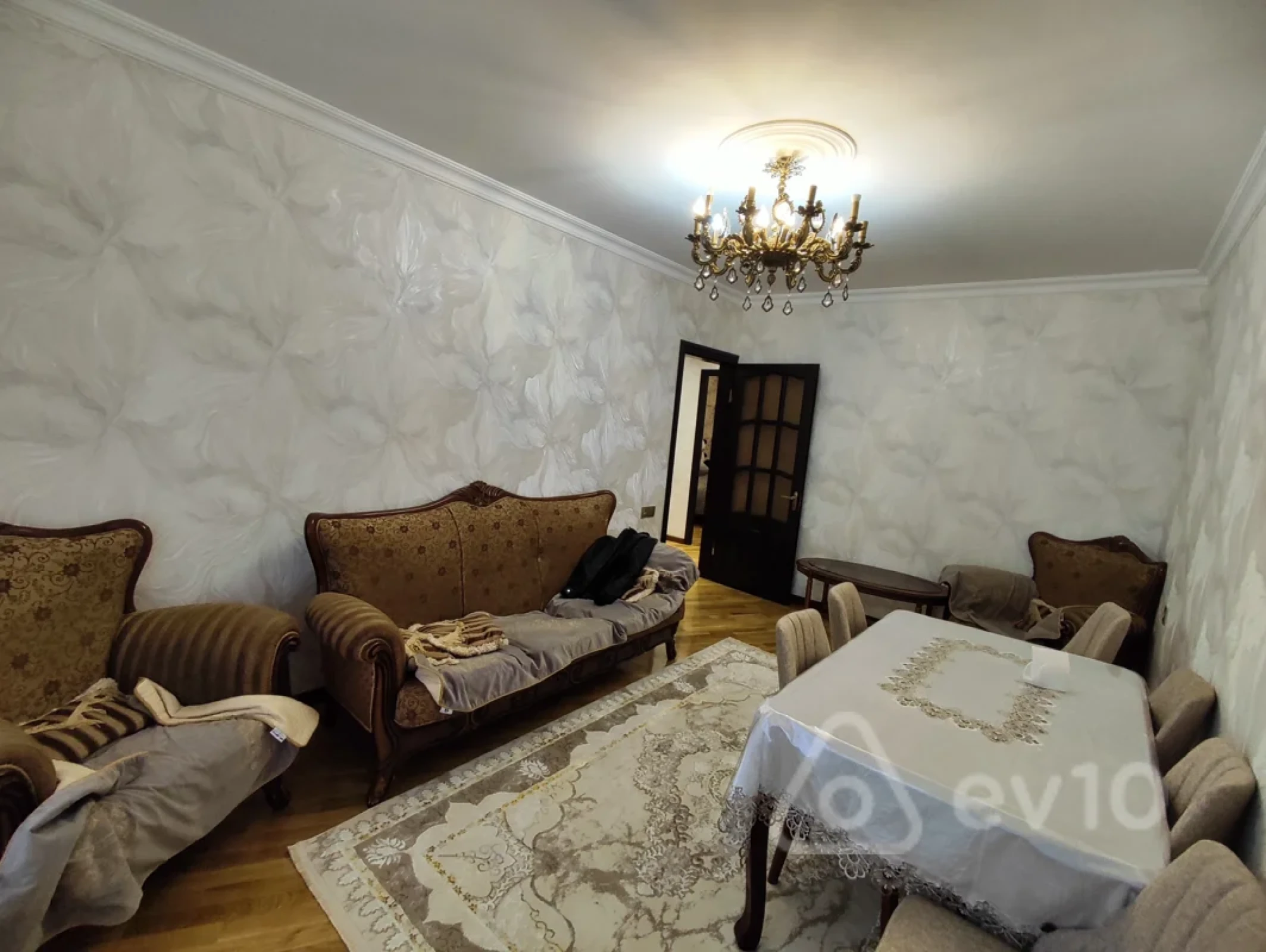 Satılır 2 otaqlı köhnə tikili 64 m²