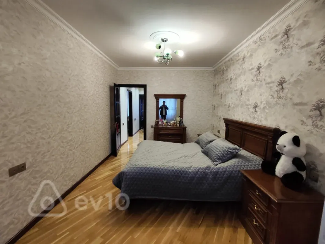 Satılır 2 otaqlı köhnə tikili 64 m²