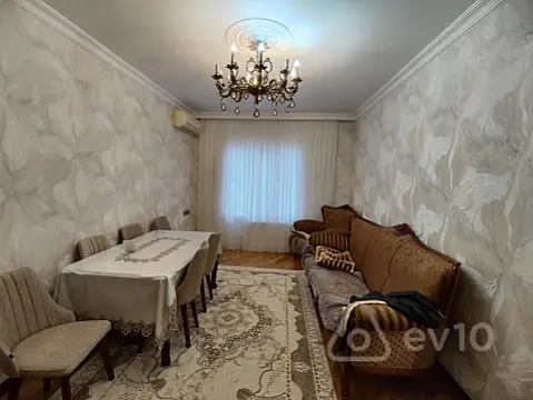 Satılır 2 otaqlı köhnə tikili 64 m²