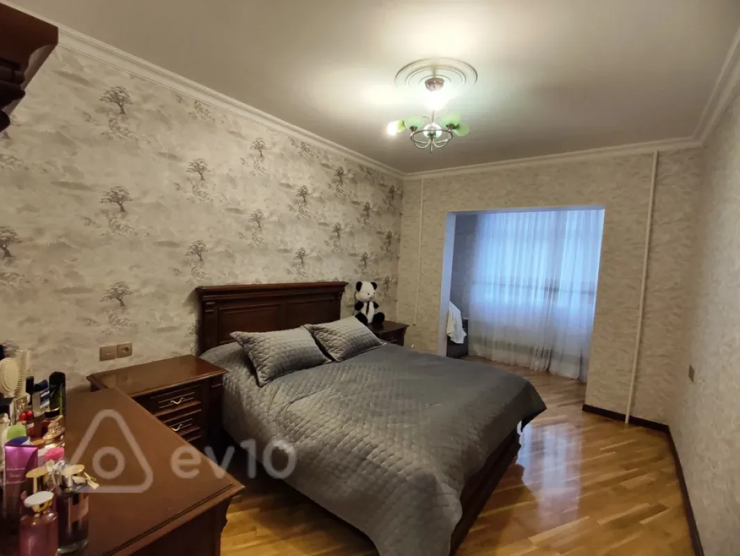 Satılır 2 otaqlı köhnə tikili 64 m²