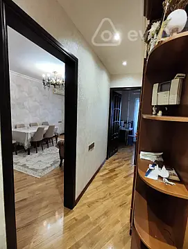 Satılır 2 otaqlı köhnə tikili 64 m²